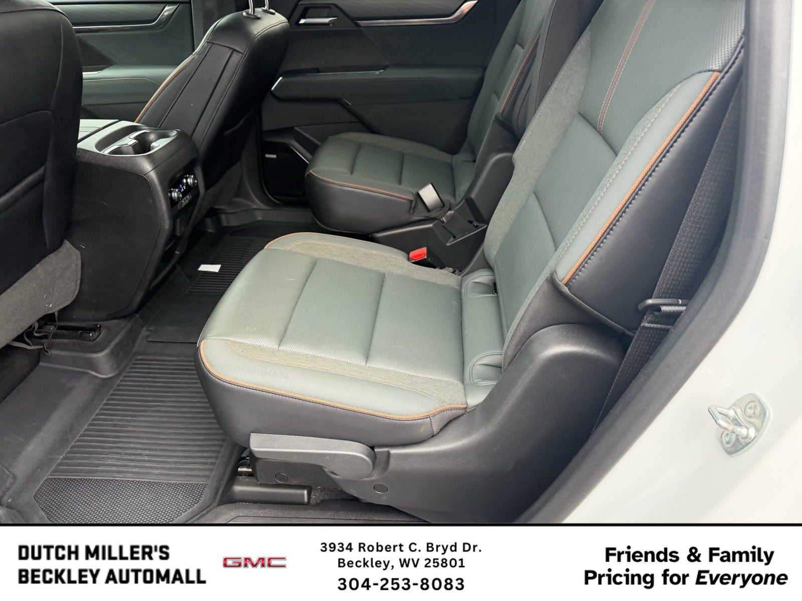 2025 GMC Acadia AT4
