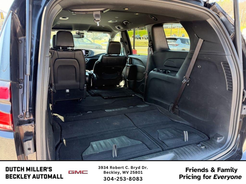 2025 Chrysler Pacifica Select