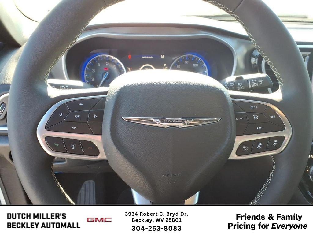 2025 Chrysler Pacifica Select