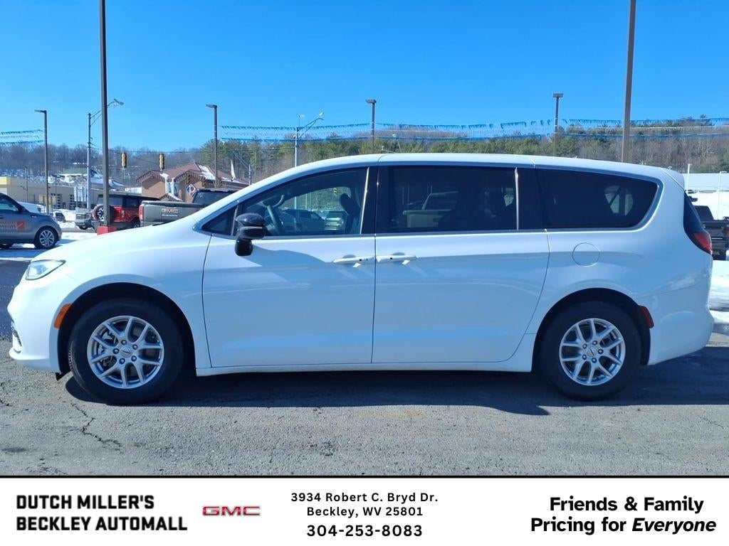 2025 Chrysler Pacifica Select