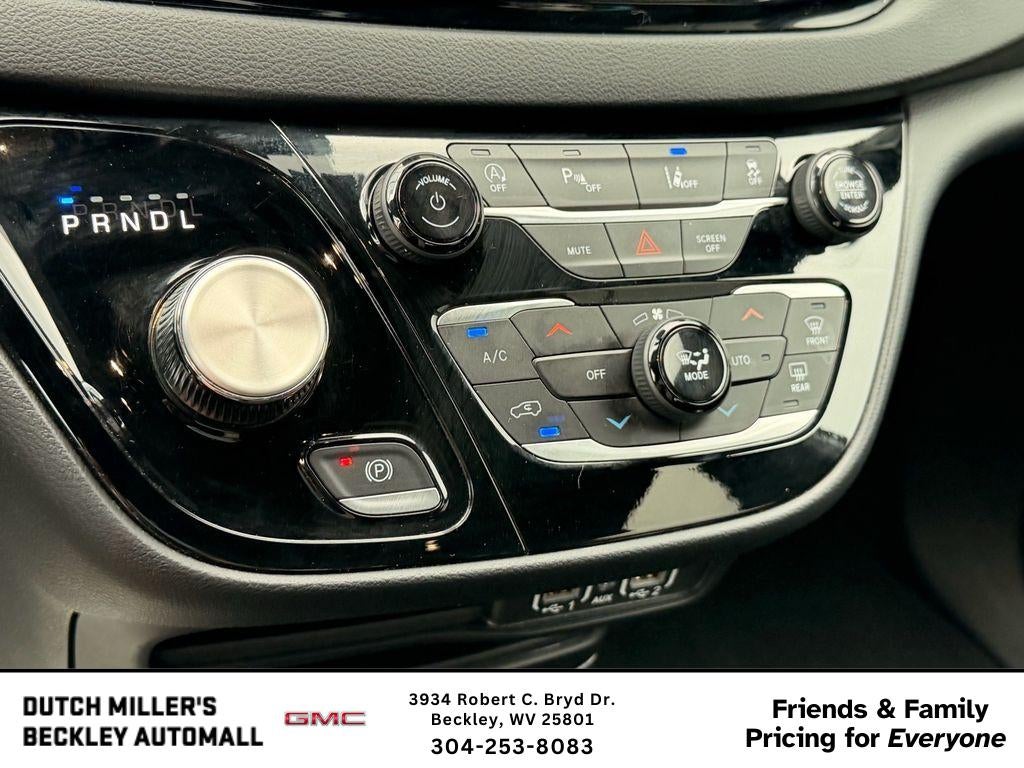 2025 Chrysler Pacifica Select
