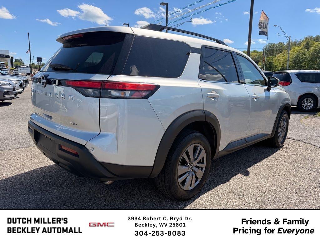 2025 Nissan Pathfinder SV