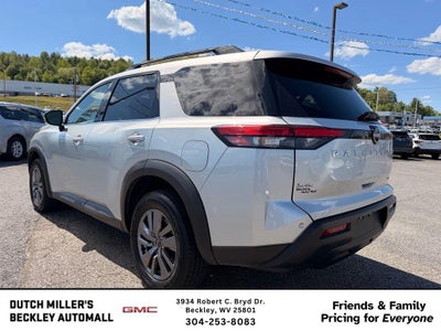 2025 Nissan Pathfinder SV