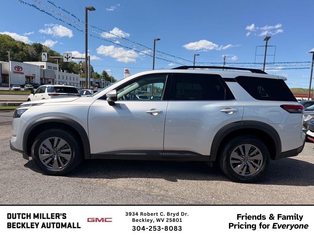 2025 Nissan Pathfinder SV