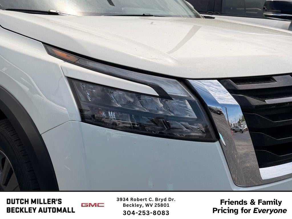 2025 Nissan Pathfinder SV