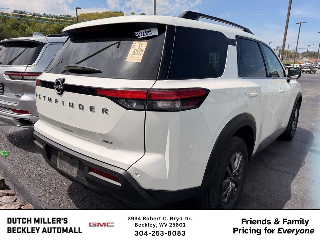 2025 Nissan Pathfinder SV
