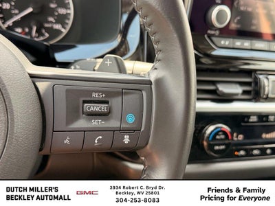 2025 Nissan Pathfinder SV