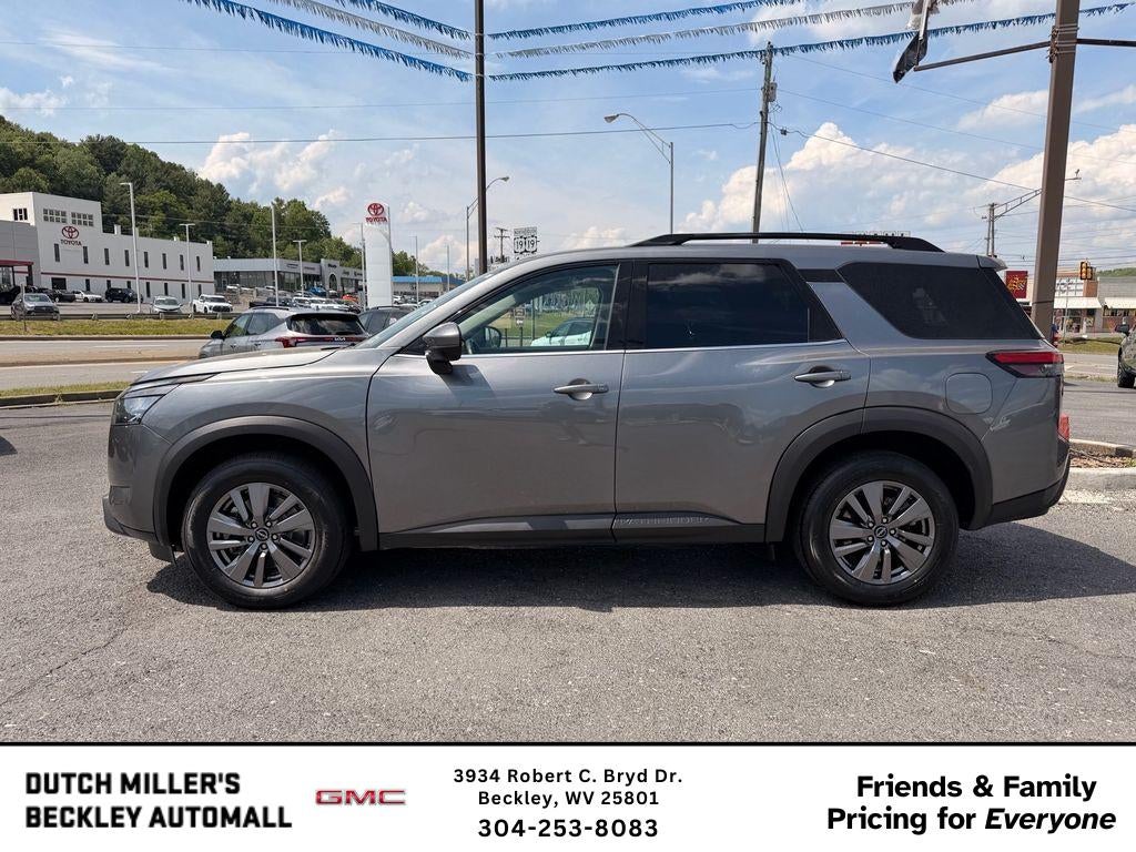 2025 Nissan Pathfinder SV