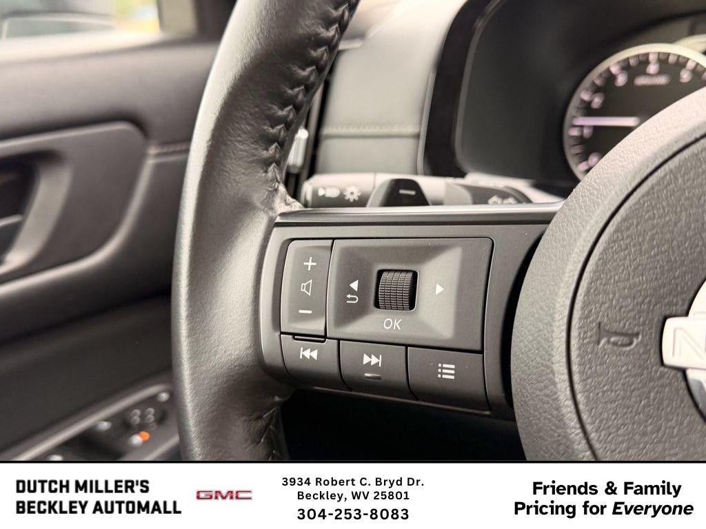 2024 Nissan Pathfinder SV