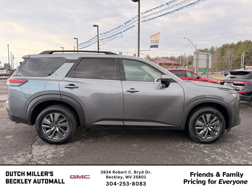 2024 Nissan Pathfinder SV