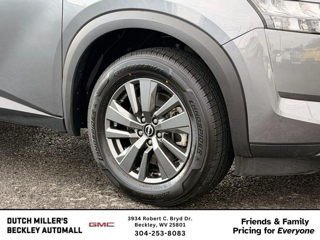 2024 Nissan Pathfinder SV