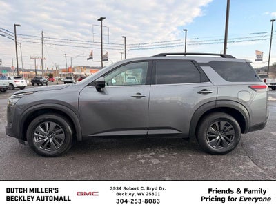 2024 Nissan Pathfinder SV