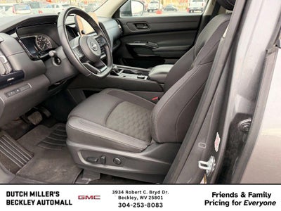 2024 Nissan Pathfinder SV