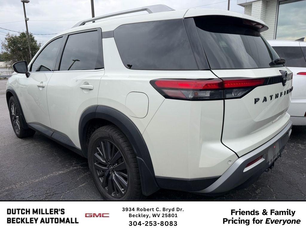 2024 Nissan Pathfinder SL