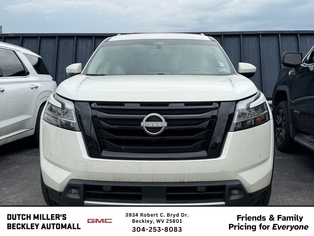 2024 Nissan Pathfinder SL