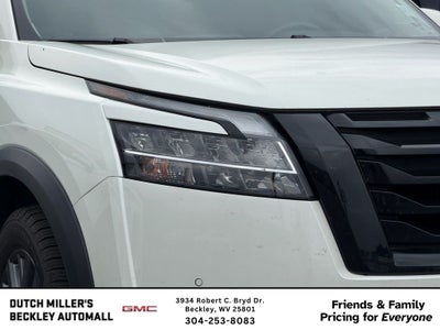 2024 Nissan Pathfinder SL