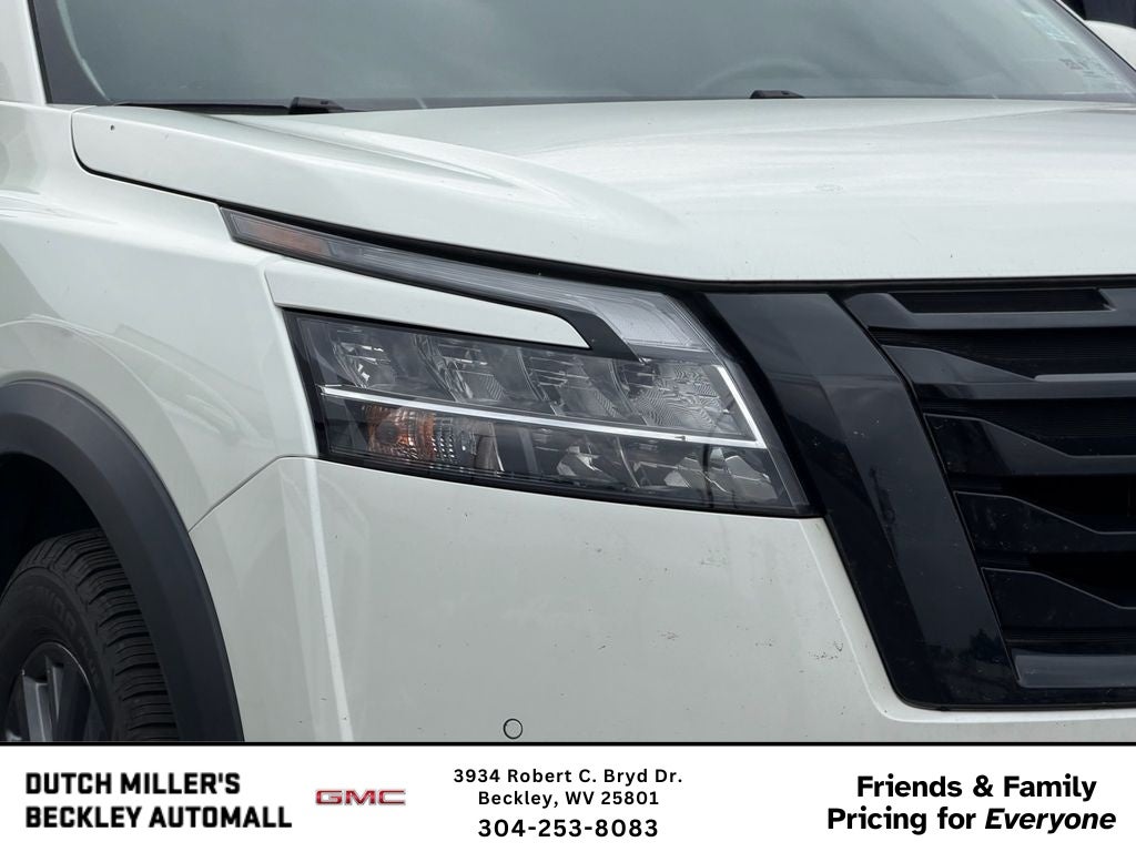 2024 Nissan Pathfinder SL