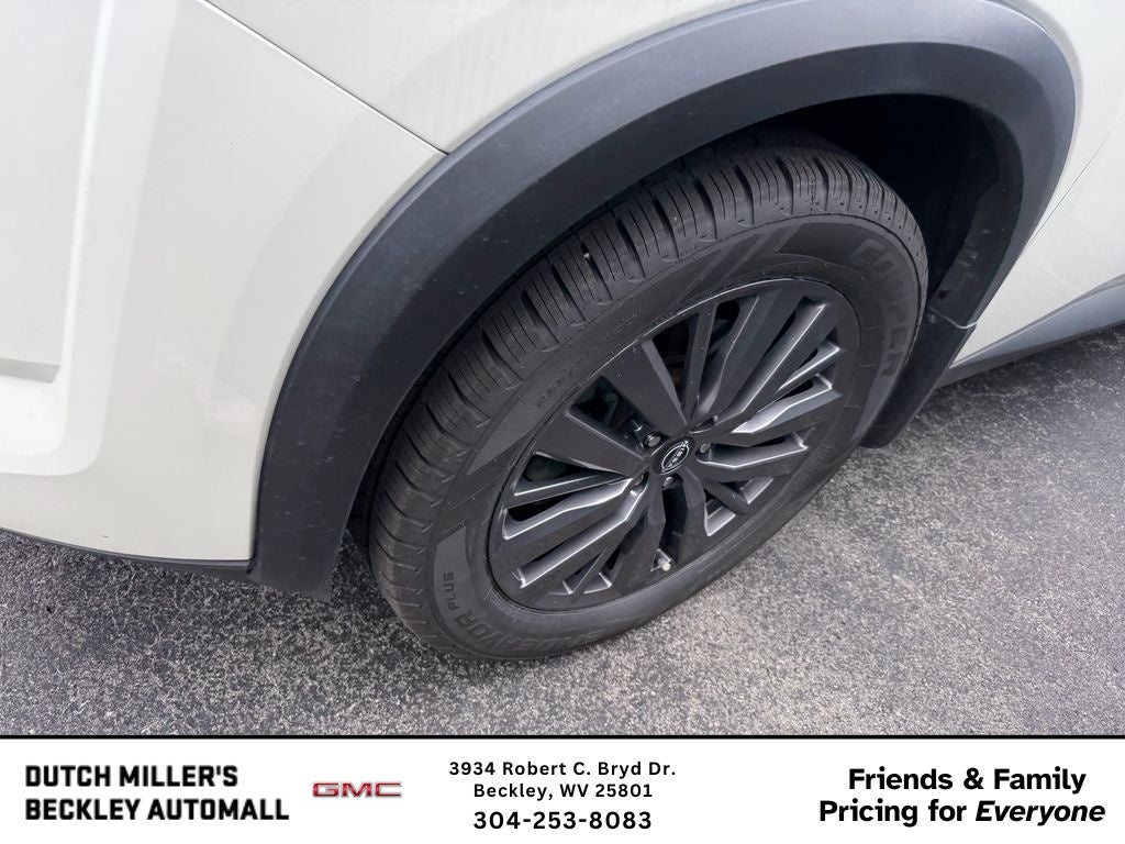 2024 Nissan Pathfinder SL