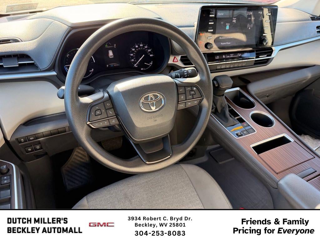 2024 Toyota Sienna LE