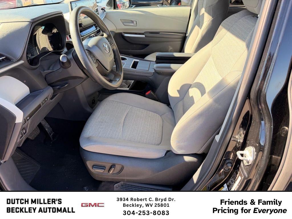 2024 Toyota Sienna LE