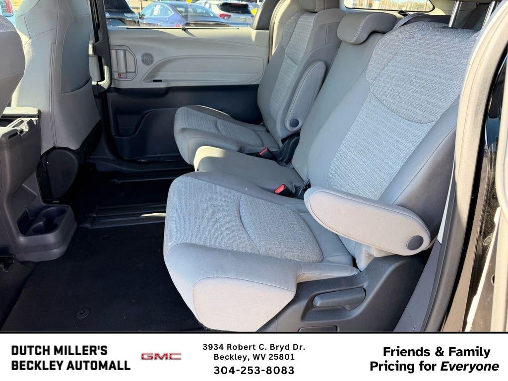 2024 Toyota Sienna LE