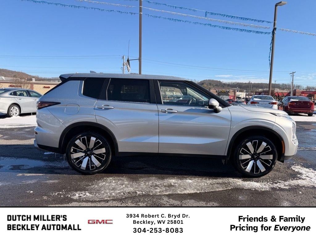 2025 Mitsubishi Outlander SE