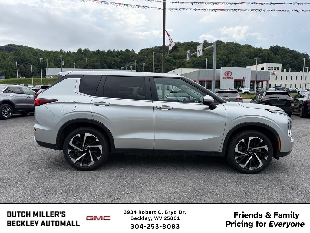 2024 Mitsubishi Outlander SE