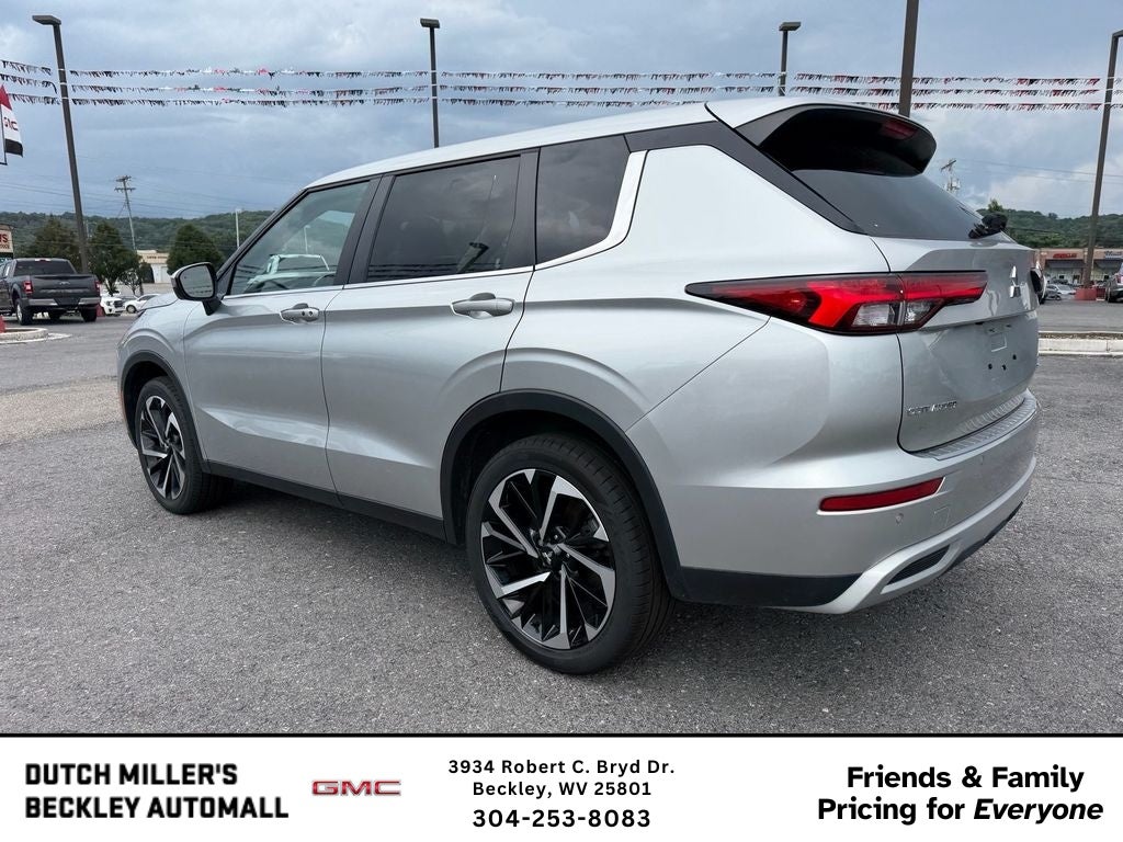 2024 Mitsubishi Outlander SE