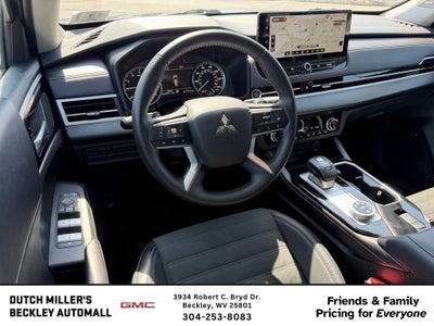 2025 Mitsubishi Outlander SE