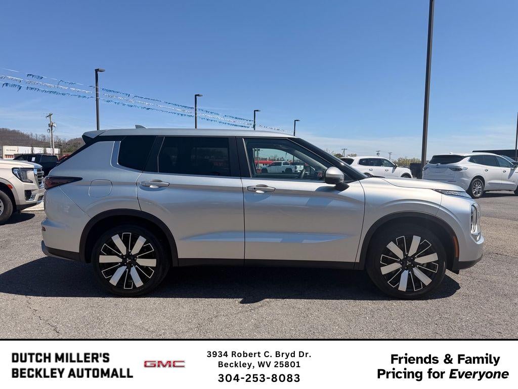 2025 Mitsubishi Outlander SE