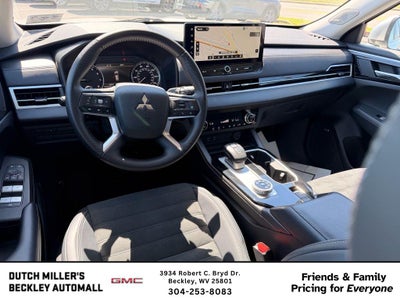 2025 Mitsubishi Outlander SE