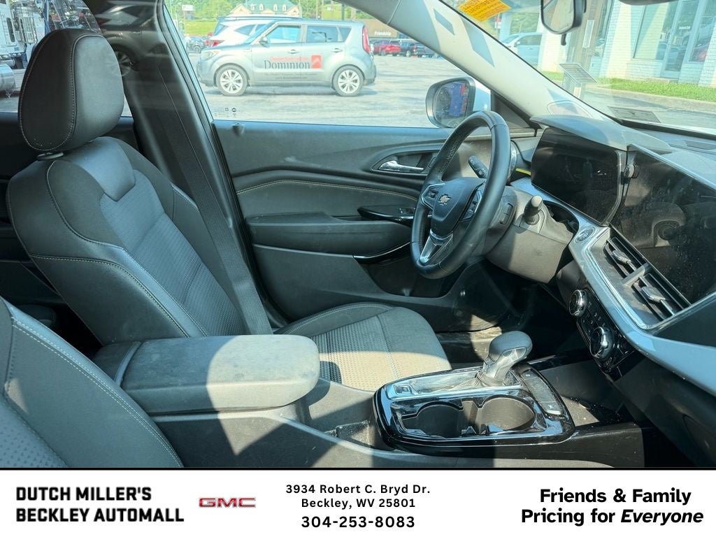 2025 Chevrolet Trax LT
