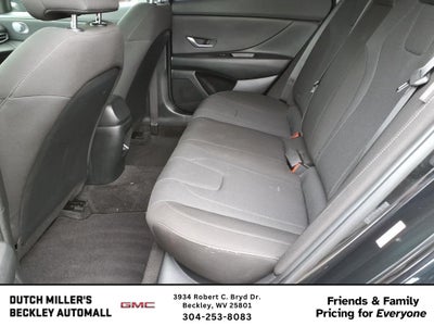 2025 Hyundai Elantra SE