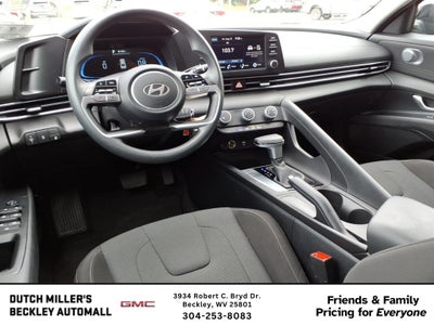 2025 Hyundai Elantra SE