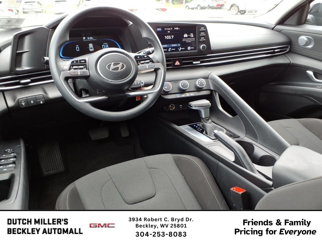 2025 Hyundai Elantra SE