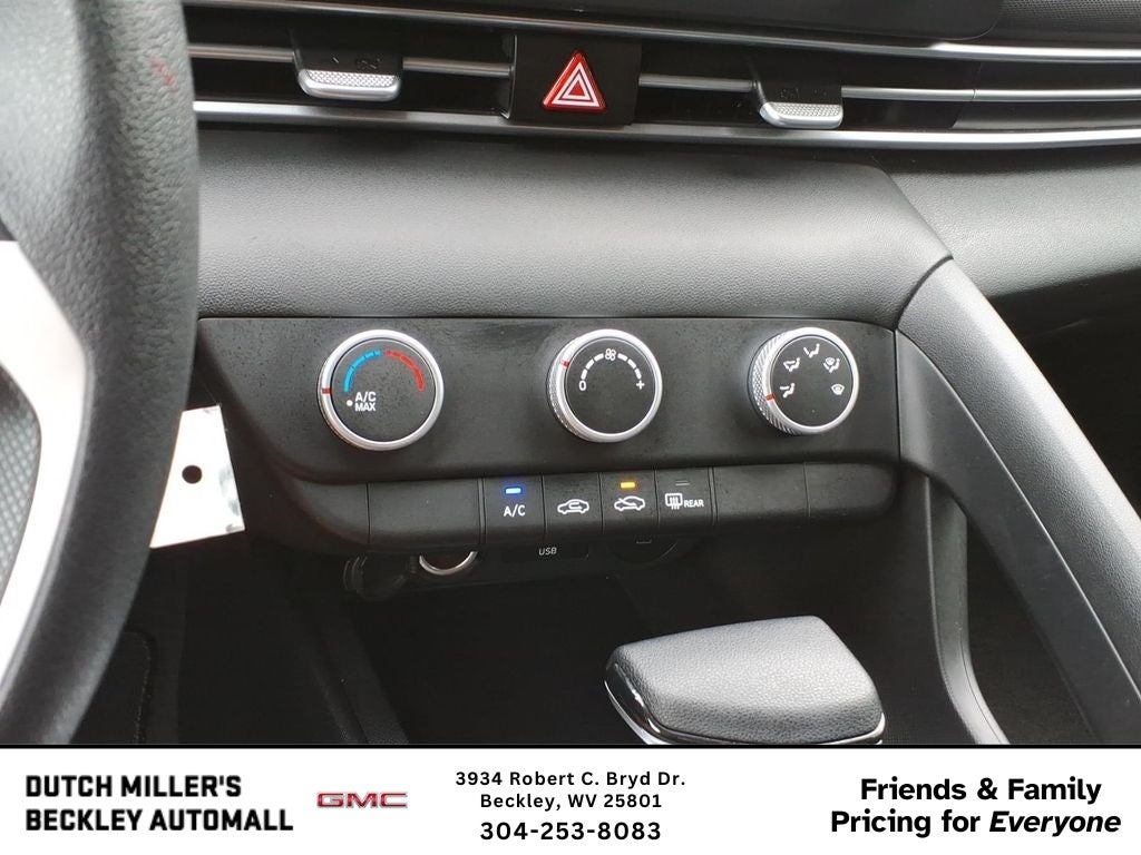 2025 Hyundai Elantra SE