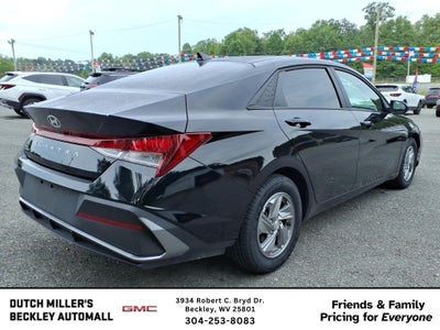 2025 Hyundai Elantra SE