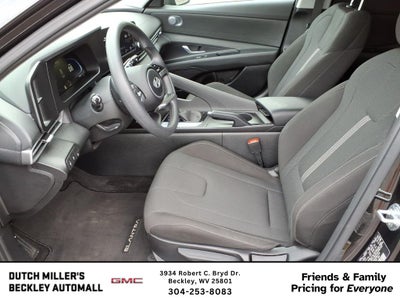 2025 Hyundai Elantra SE