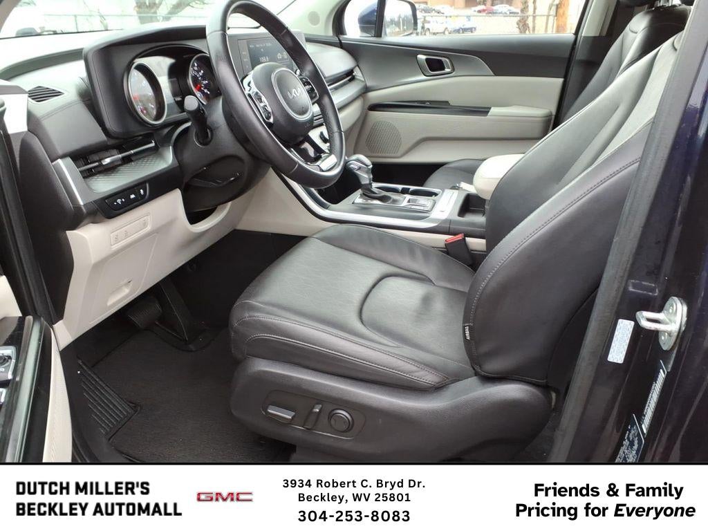 2024 Kia Carnival LX