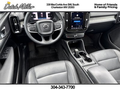 2025 Volvo XC40 Core Bright Theme