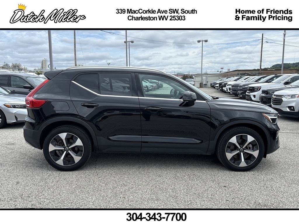 2025 Volvo XC40 Core Bright Theme