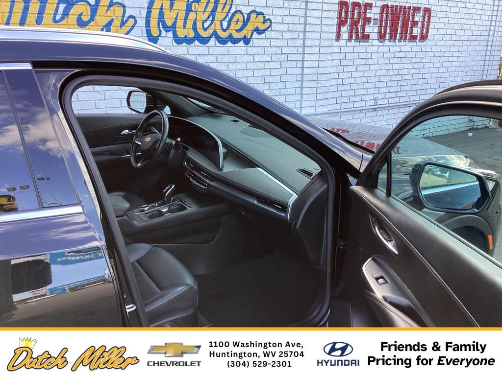 2024 Cadillac XT4 AWD Premium Luxury