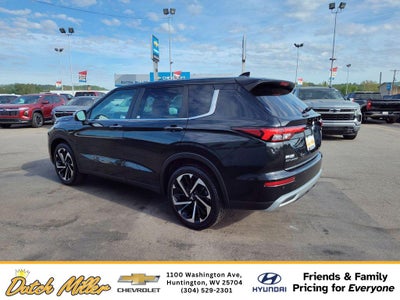 2023 Mitsubishi Outlander SE
