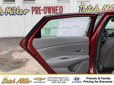 2025 Hyundai Elantra SE