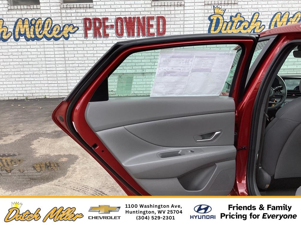 2025 Hyundai Elantra SE