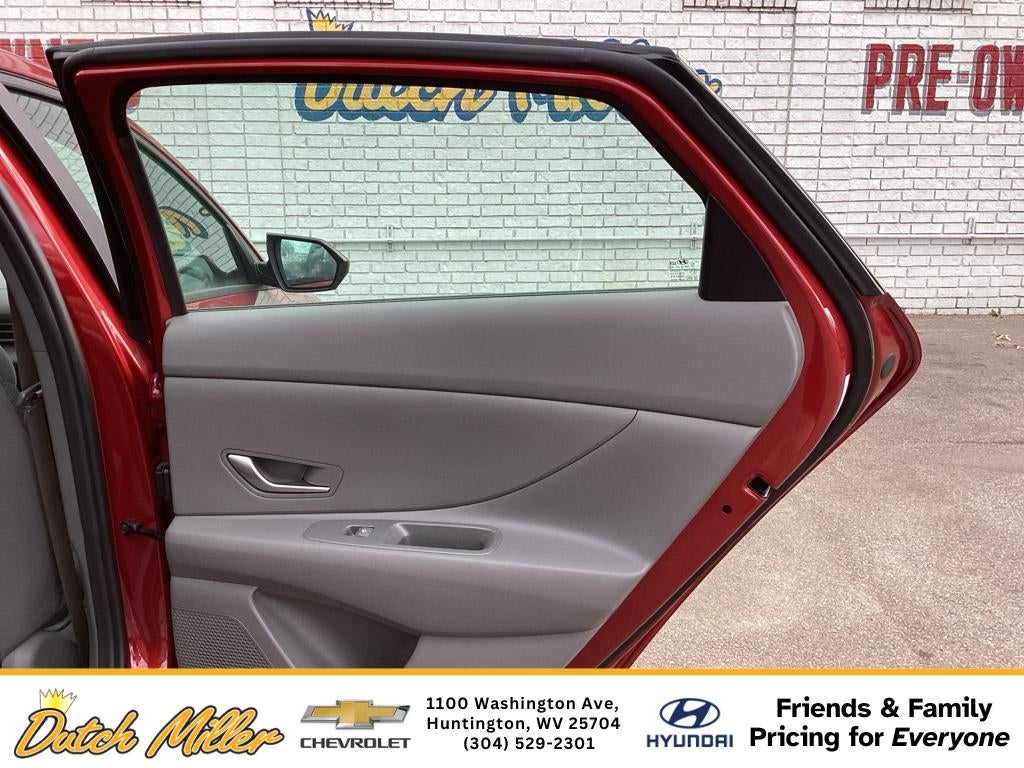 2025 Hyundai Elantra SE