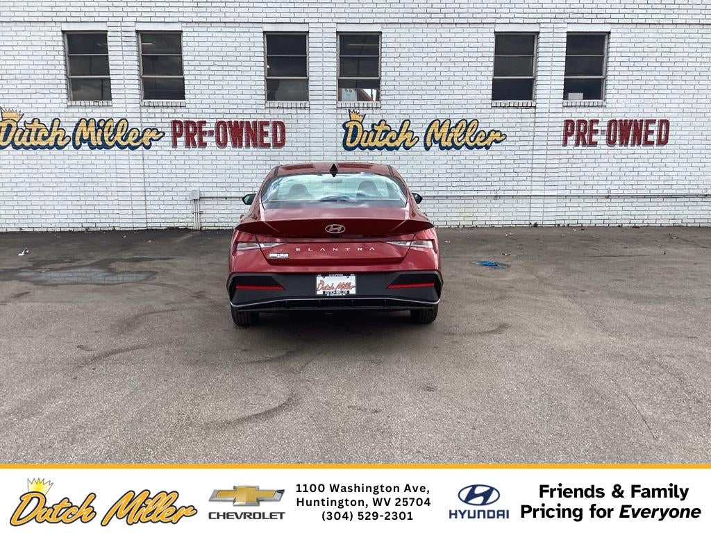 2025 Hyundai Elantra SE