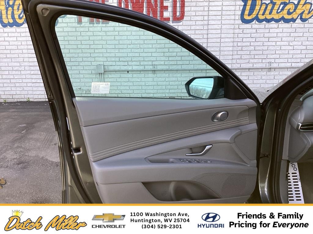 2025 Hyundai Elantra SEL Sport