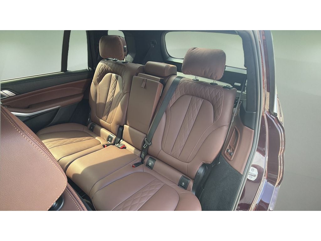 2022 BMW X7 M50i