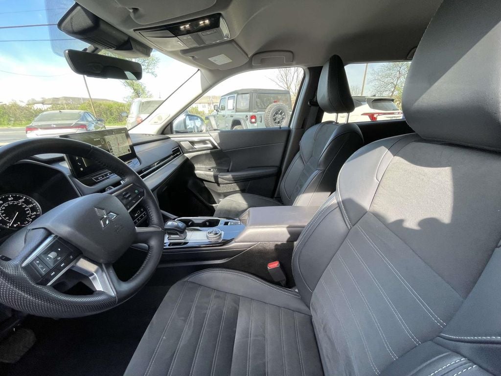 2025 Mitsubishi Outlander SE